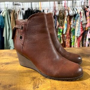 Rockport Cobb Hill Women's Lucinda Back Tie Ankle Boot in Brown Size 7